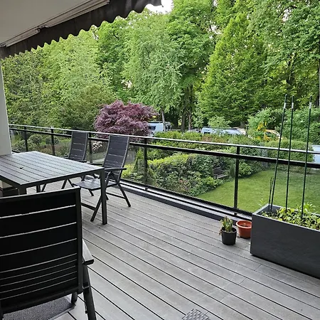 Wunderschoene, 5 Zimmerwohnung, Mit Grosser Terrasse Apartament