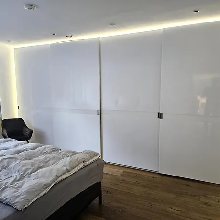 Wunderschoene, 5 Zimmerwohnung, Mit Grosser Terrasse Lejlighed München