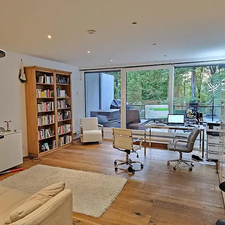 Apartment Wunderschoene, 5 Zimmerwohnung, Mit Grosser Terrasse